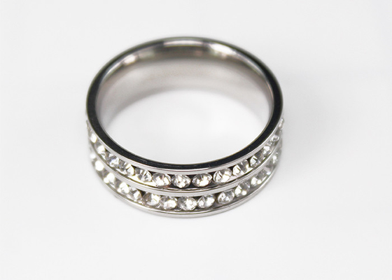 China Ring-nicht Korrosion der 7mm Edelstahl Zircon-Kristallschmuck-diamantenen Hochzeit fournisseur