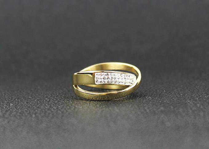 Kundenspezifischer Criss-Kreuz-Edelstahl-Band Ring verflochtene CZ-Ringe für Frauen
