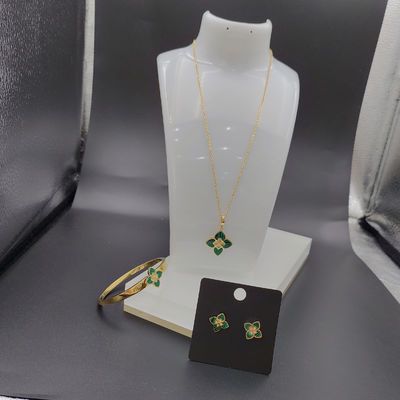 Neueste goldfarbene Ehrringe aus Edelstahl, Halskette, Armband mit grünem Stein für Damen
